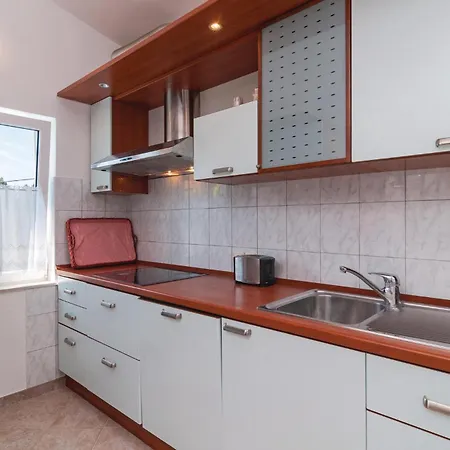 Three-bedroom In Kastel Stari