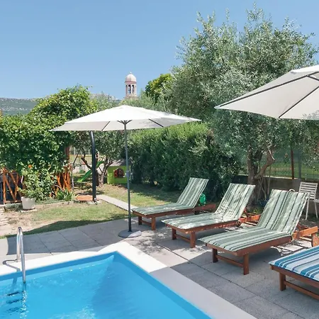 Feriehus Three-bedroom In Kastel Stari