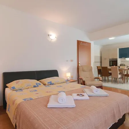 Feriehus Three-bedroom In Kastel Stari *