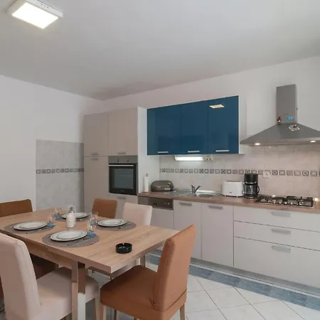 Three-bedroom In Kastel Stari Kaštela