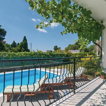 Feriehus Three-bedroom In Kastel Stari Kaštela