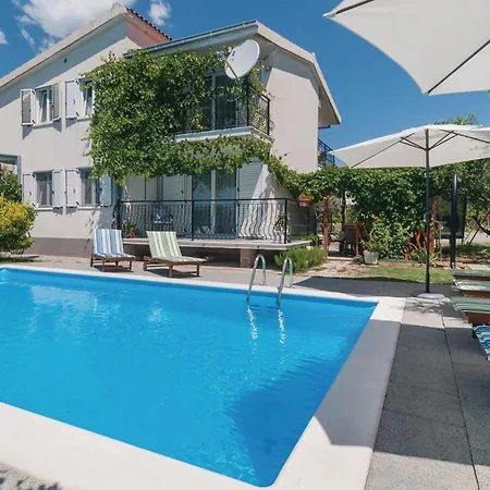Three-bedroom In Kastel Stari * Kaštela