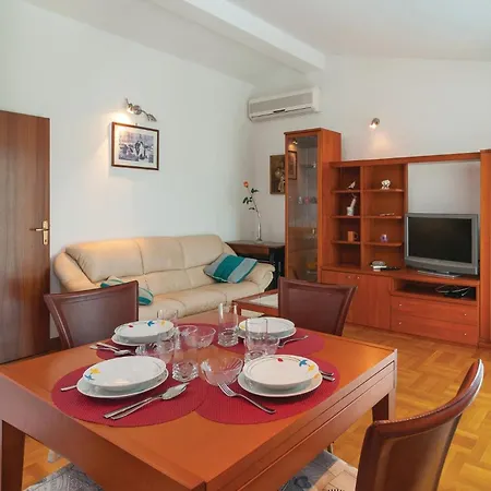 Feriehus Three-bedroom In Kastel Stari