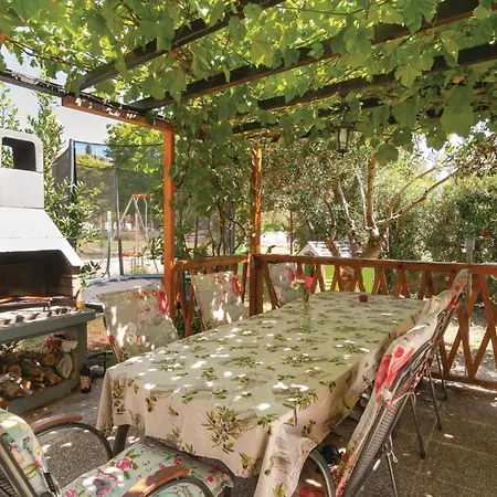 Feriehus Three-bedroom In Kastel Stari Kaštela